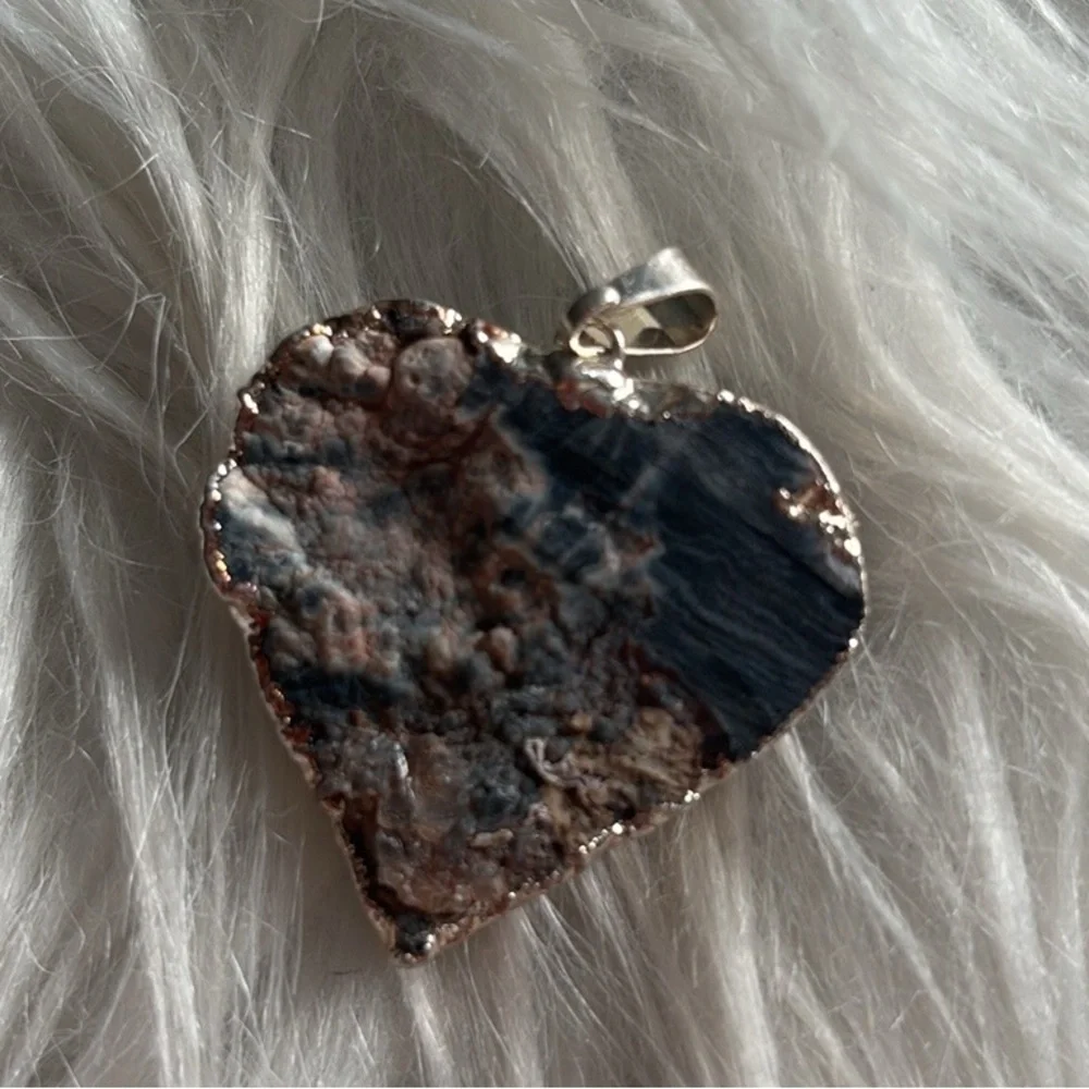 Eclipse Heart- Handcrafted Silver Plated Druzy Agate Pendant - Picture 4 of 4